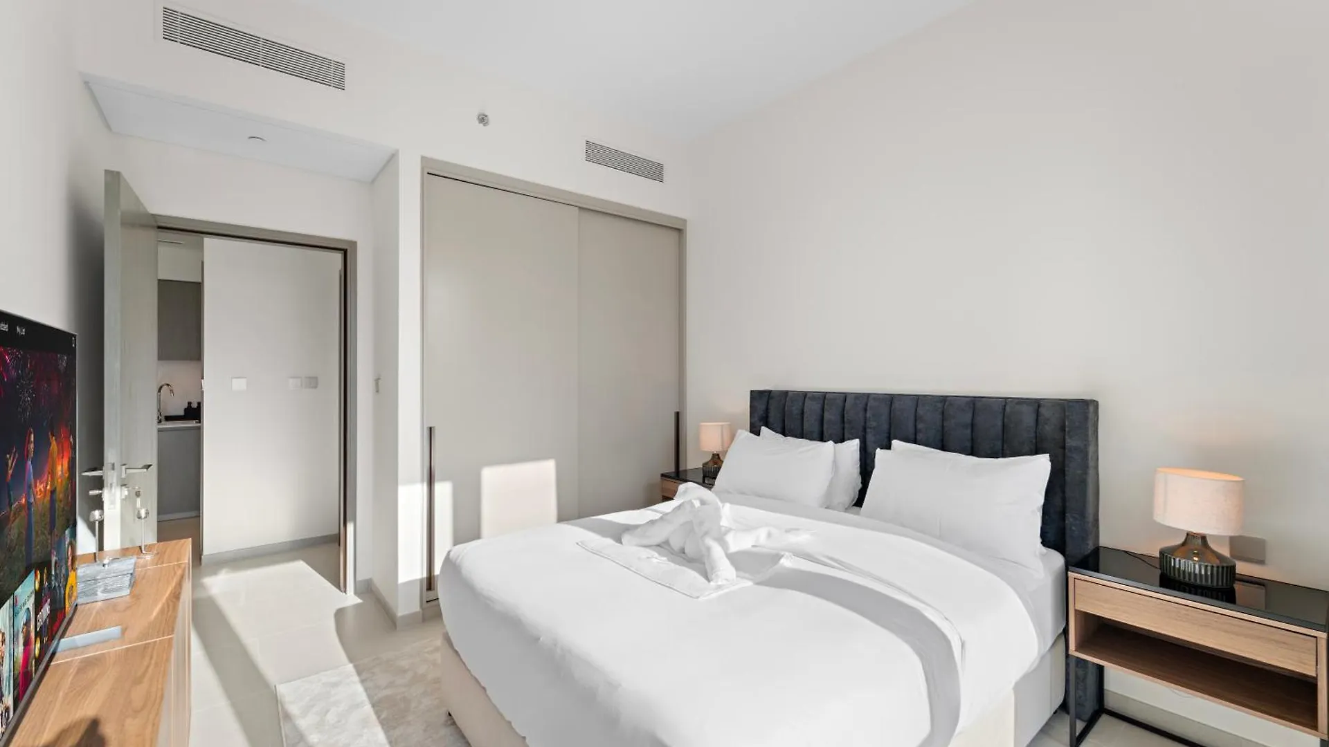 Elegant 1Br In Grande Downtown With Pool Apartment Dubai